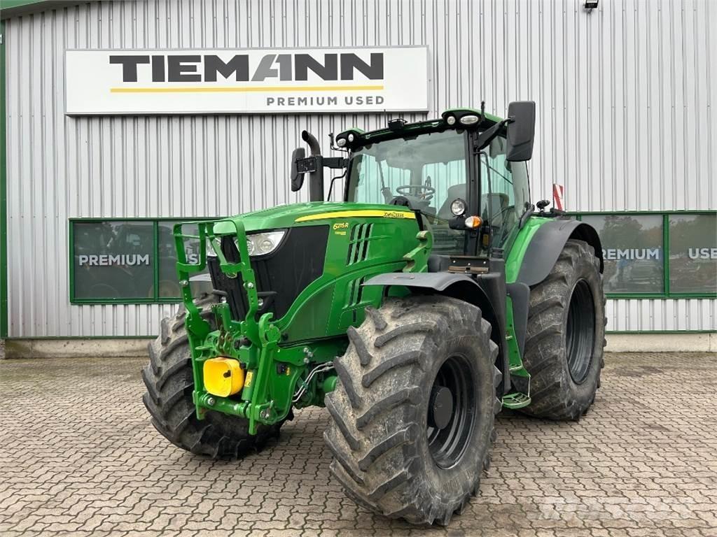 John Deere 6215R Traktori