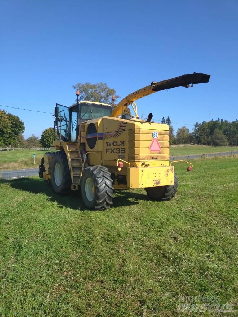 New Holland FX 38 Mašine za stočnu hranu sa sopstvenim pogonom