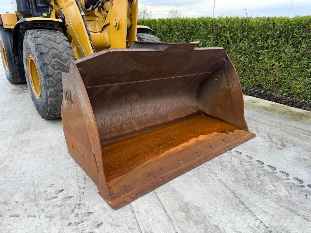 CAT 930 M Utovarivači na točkove