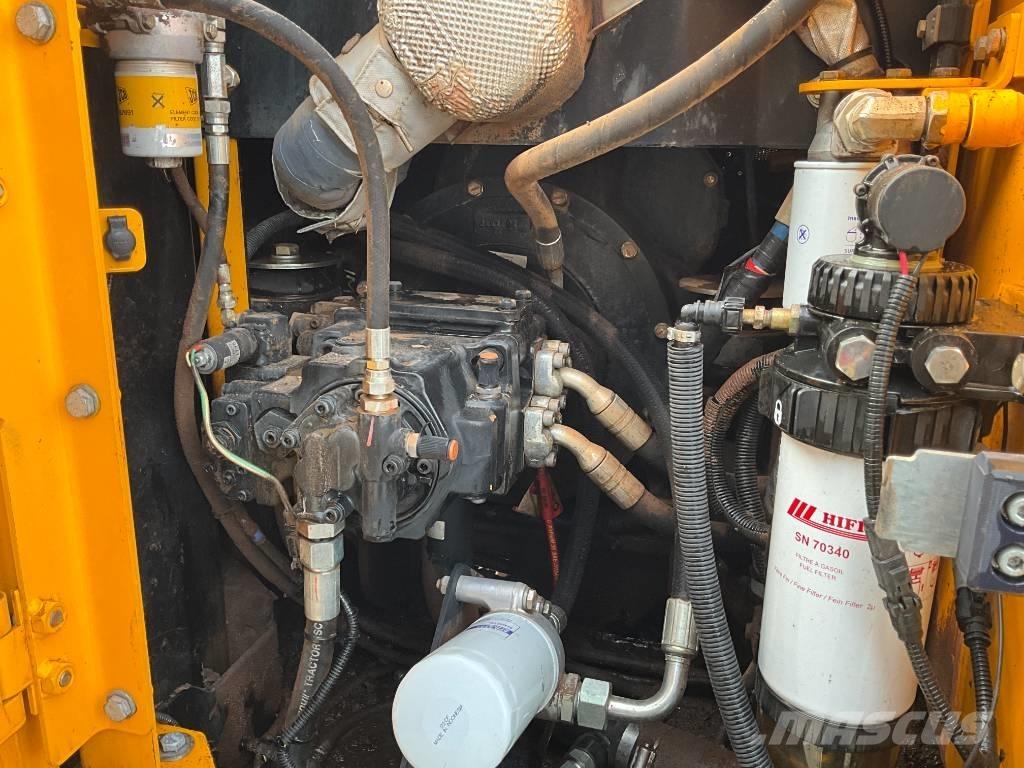 JCB JS 130 LC Bageri guseničari