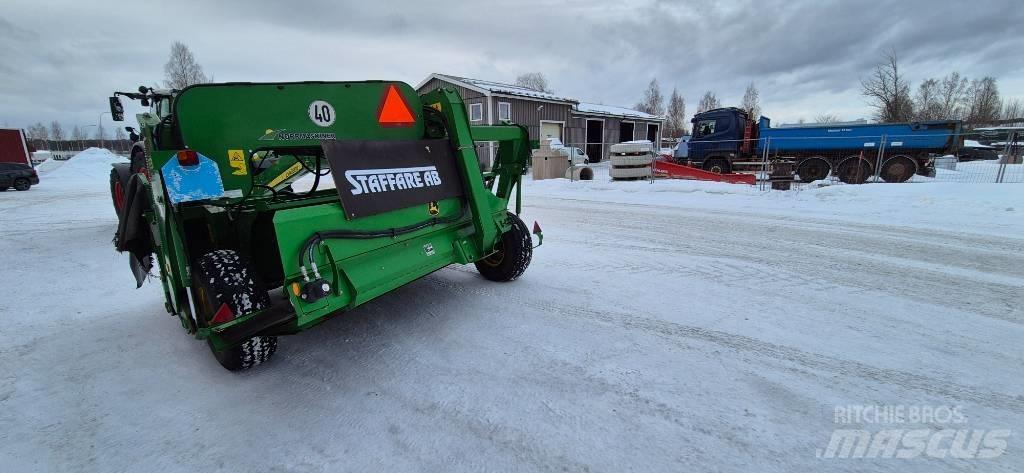John Deere 835 Uređaji za kosačice