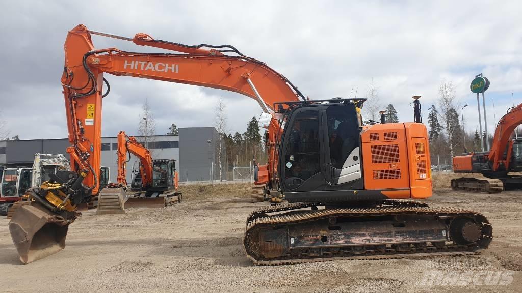 Hitachi ZX225USLC-6 Bageri guseničari