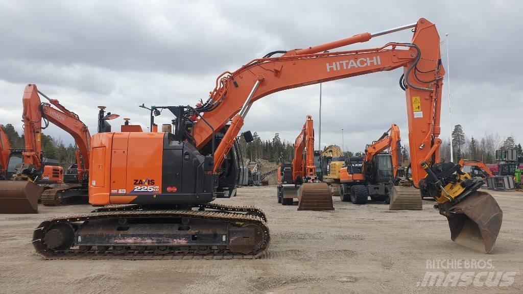 Hitachi ZX225USLC-6 Bageri guseničari