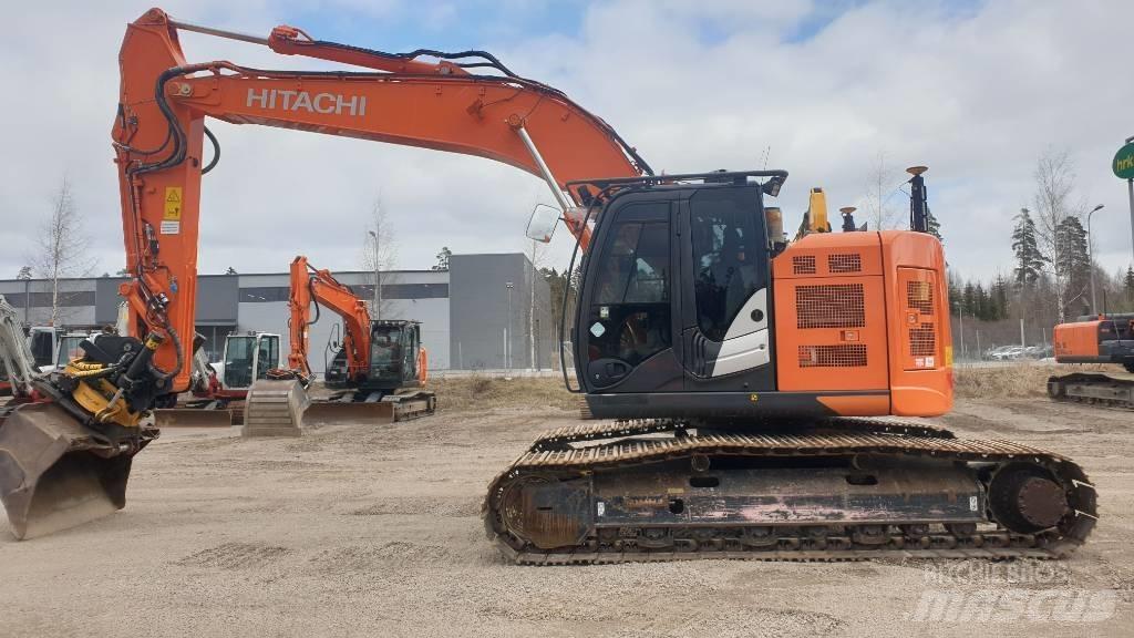 Hitachi ZX225USLC-6 Bageri guseničari