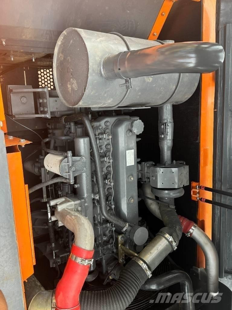 Develon DX 225 LCA Midi bageri 7t – 12t