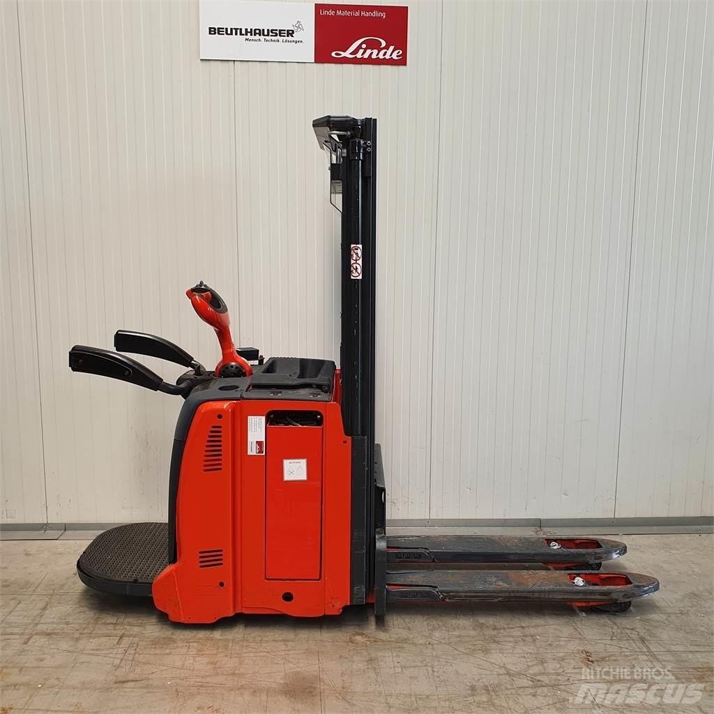 Linde D12AP Ručni električni viljuškar