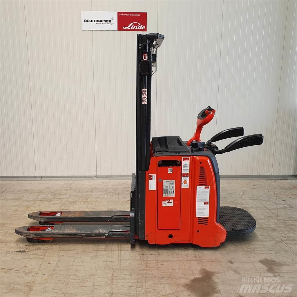 Linde D12AP Ručni električni viljuškar