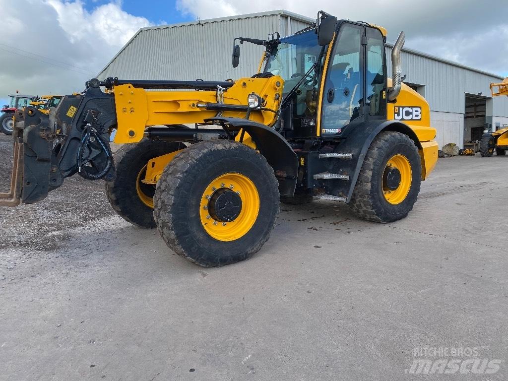 JCB Tm420s Poljoprivredni teleskopski utovarivači