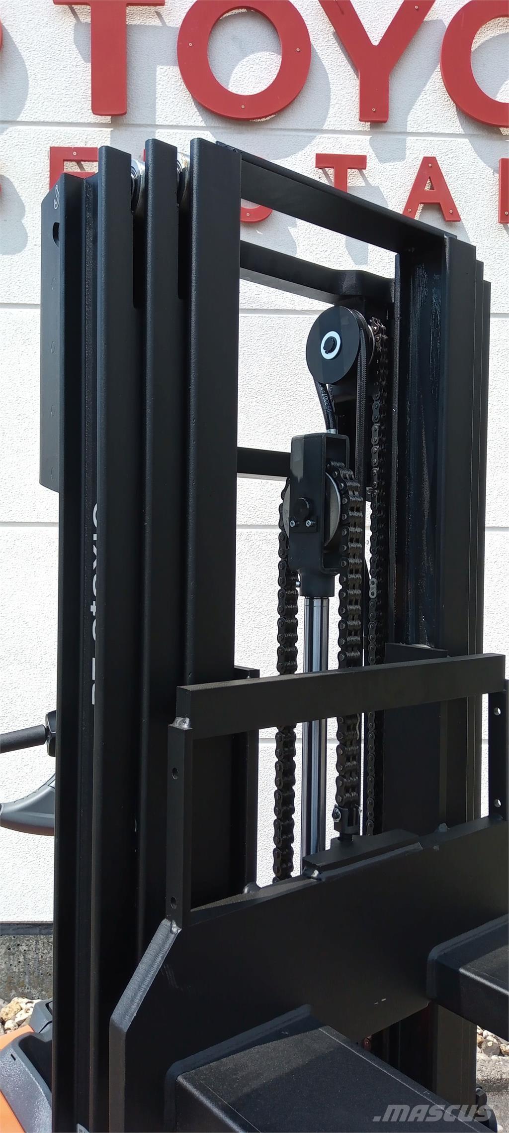 Toyota SWE120L Samopogonski ručni viljuškari