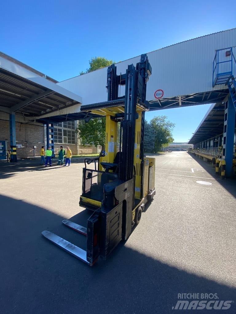 Hyster C1.0 Viljuškar za uže prolaze