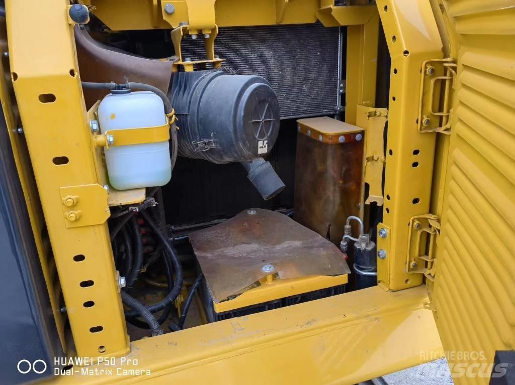 Komatsu PC130 Bageri guseničari