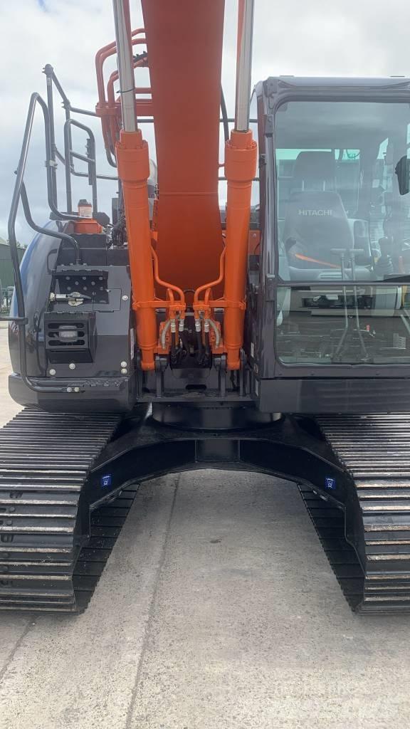 Hitachi ZX 135 US-6 Bageri guseničari