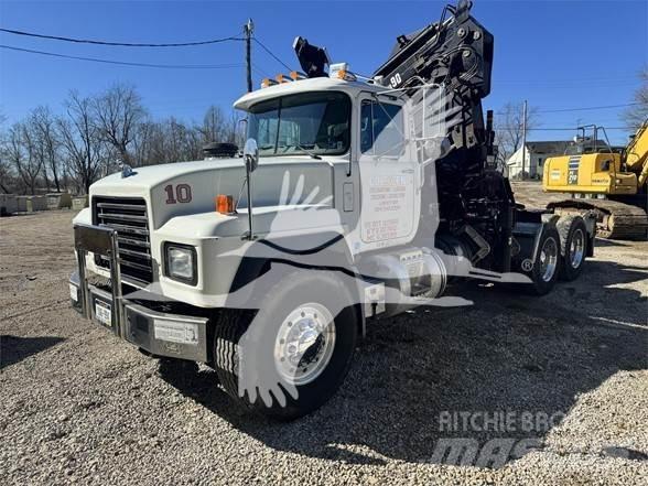 Mack RD688S Tegljači