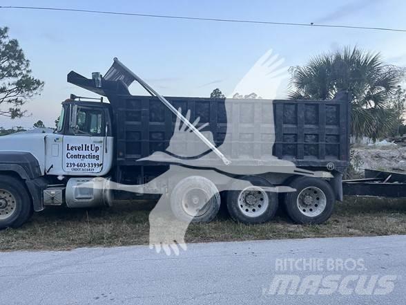 Mack RD688S Kiperi kamioni