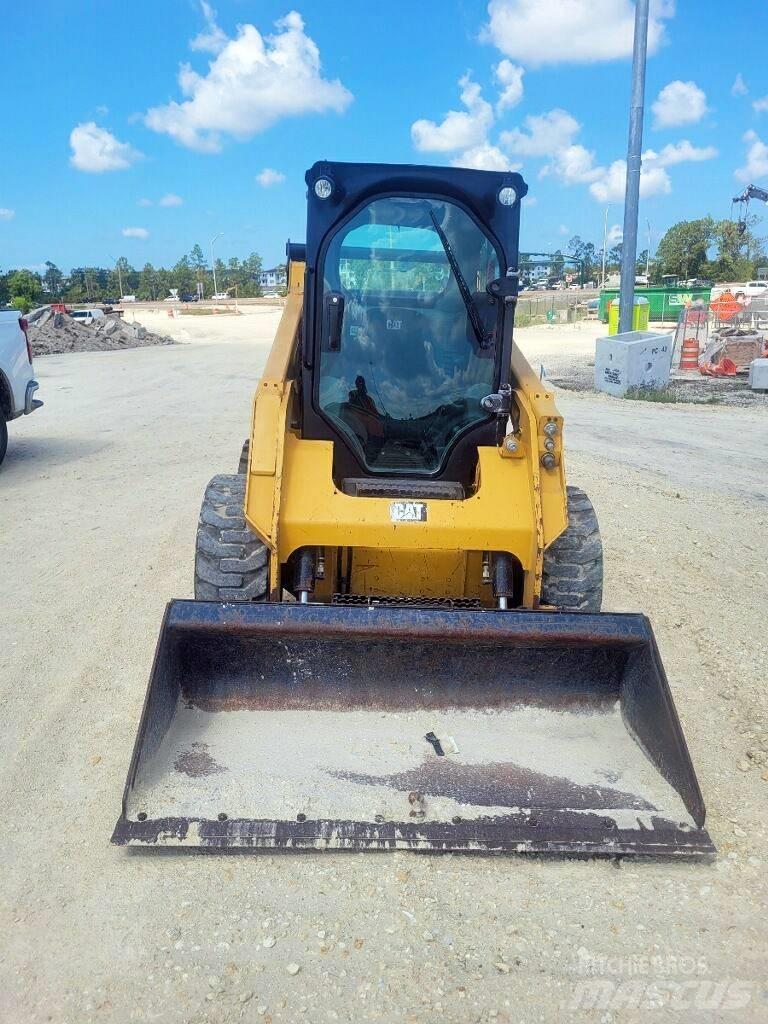 CAT 242 D Skid steer mini utovarivači