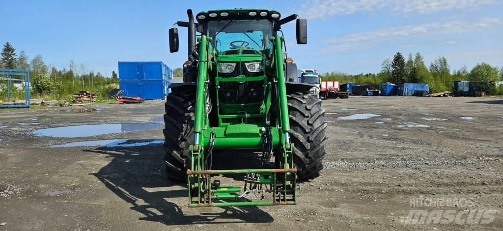 John Deere 6215R Traktori
