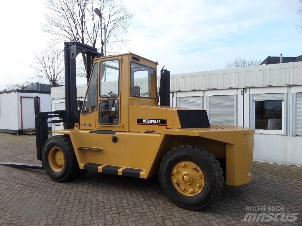 CAT V 300 C Dizelski viljuškari
