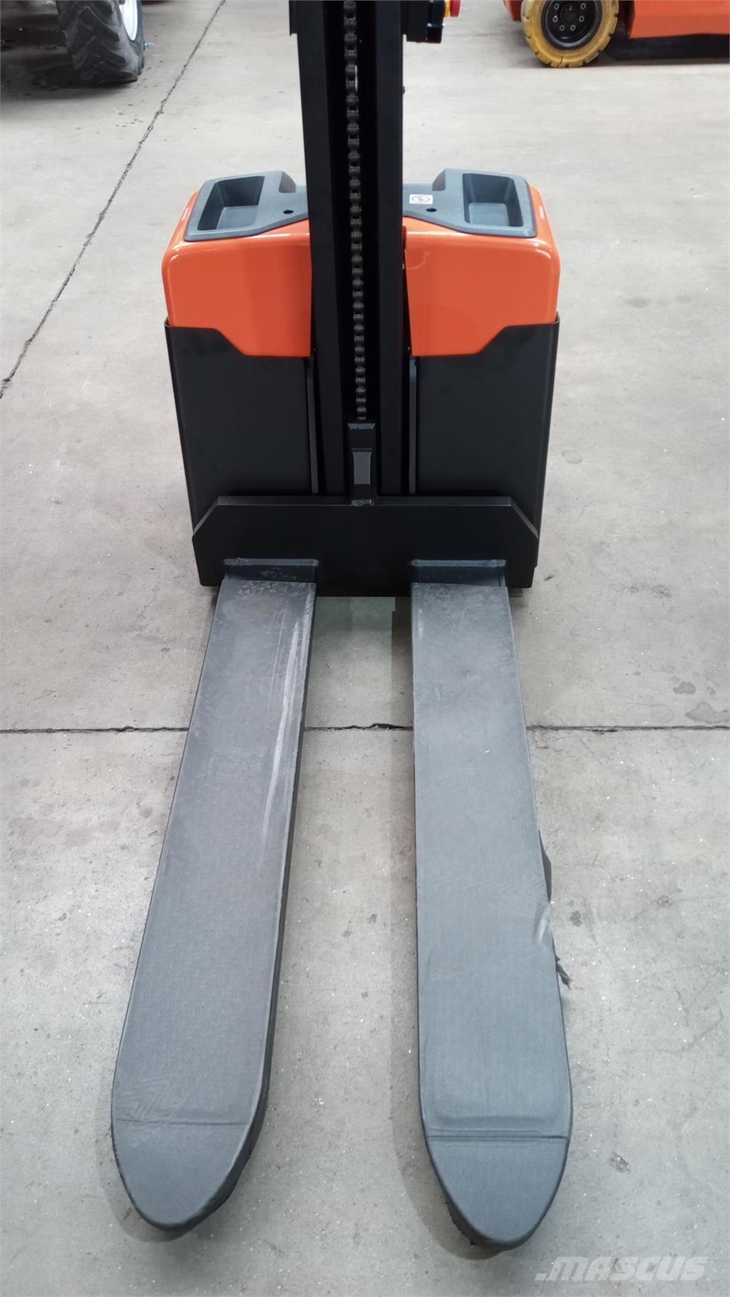 Toyota HWE100 Samopogonski ručni viljuškari