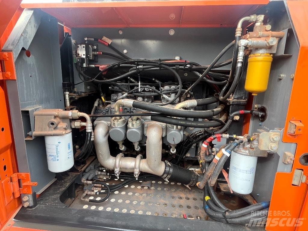 Hitachi ZX 250 LC-6 Bageri guseničari