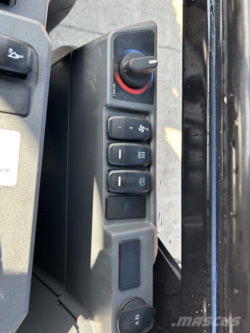 CAT 906 (9145) Višenamenski utovarivači