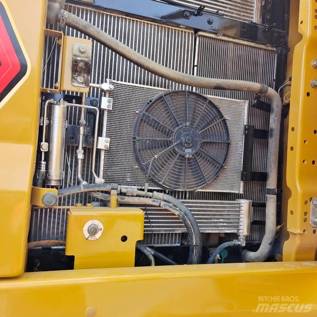 CAT 320 GC Bageri guseničari
