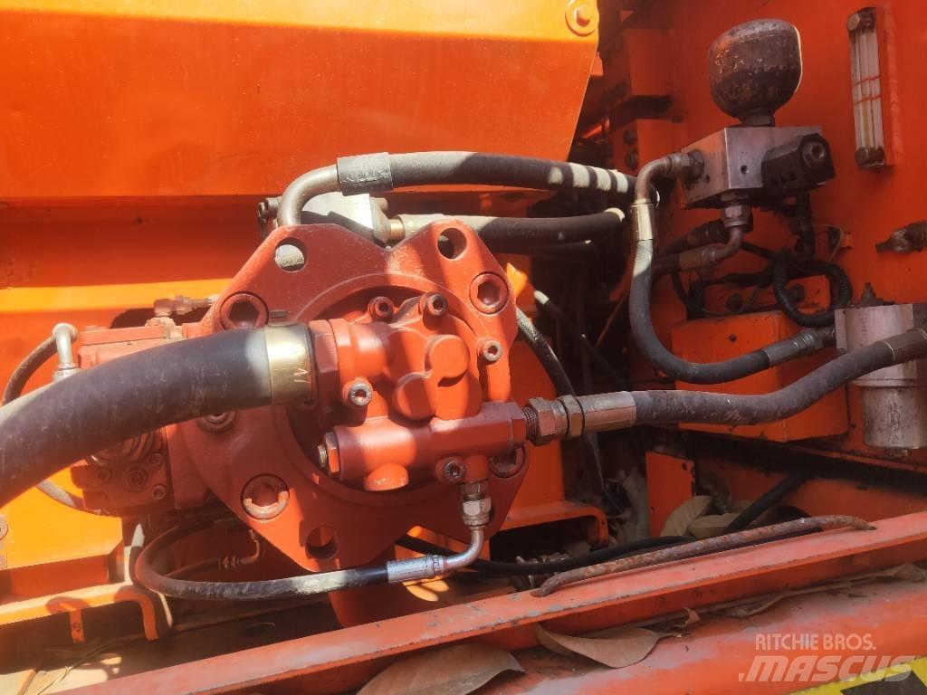 Doosan DH220LC-7 Bageri guseničari