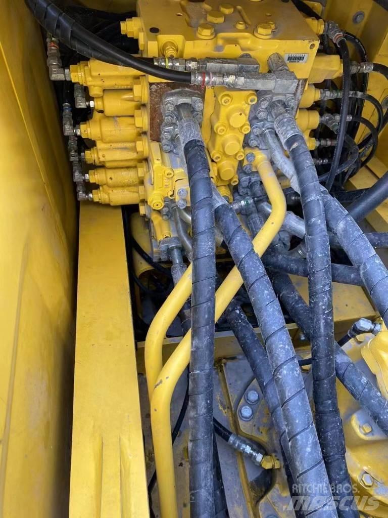 Komatsu 240LC-8 Bageri guseničari