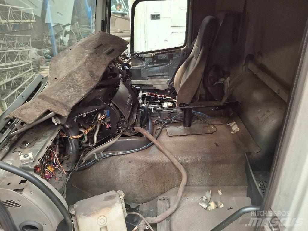 DAF CF 85.360 Kabine i unutrašnjost