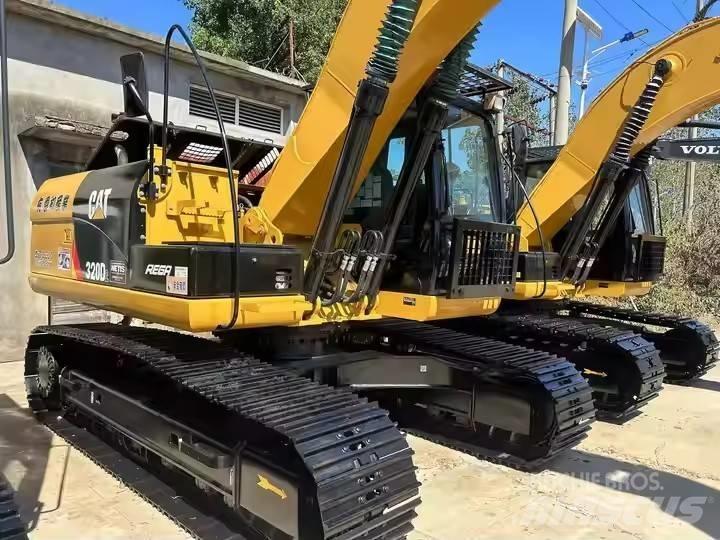 CAT CAT320D2 Midi bageri 7t – 12t
