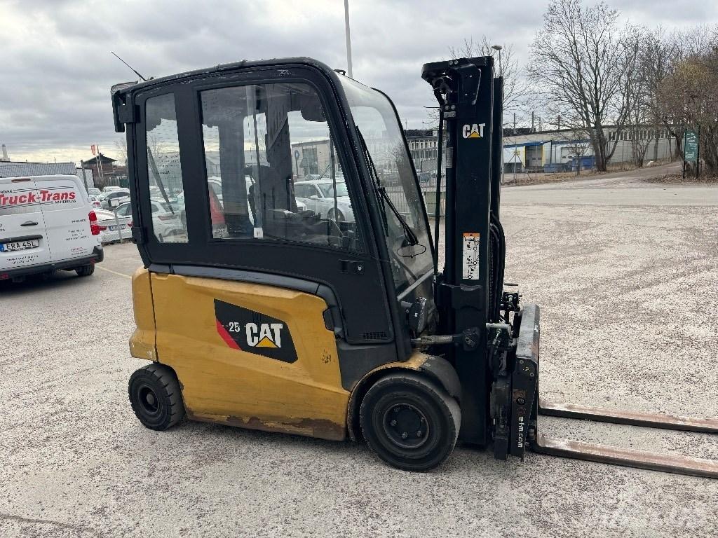 CAT EP25N Električni viljuškari