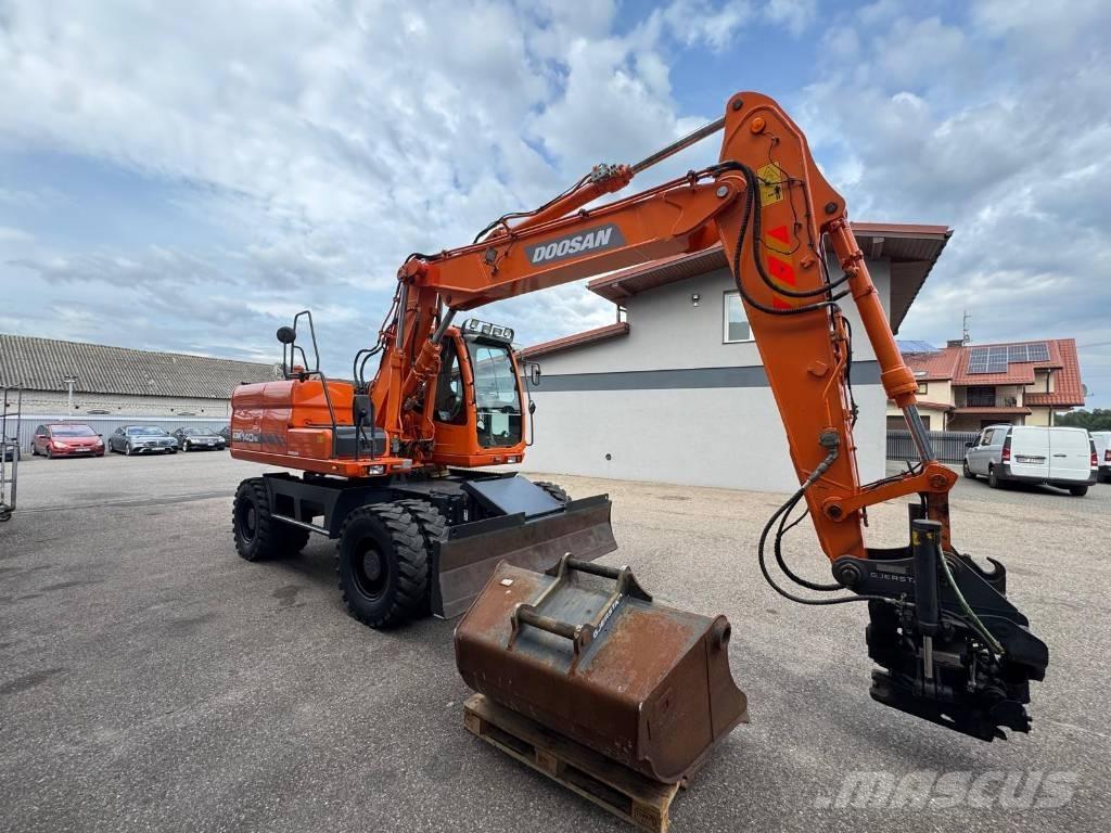 Doosan DX 140 W Bageri točkaši