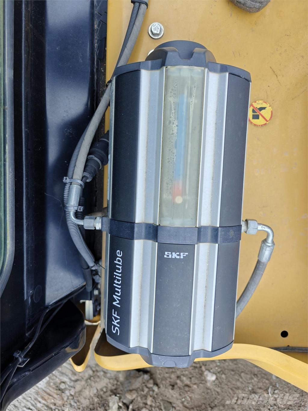 CAT 323 Bageri guseničari