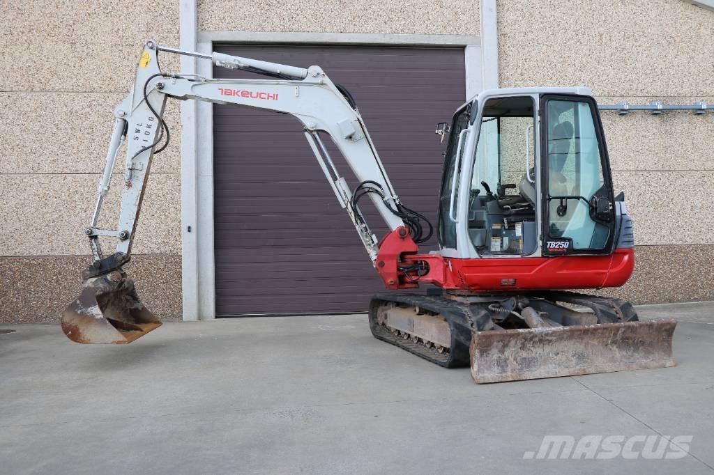 Takeuchi TB 250 Mini bageri < 7t