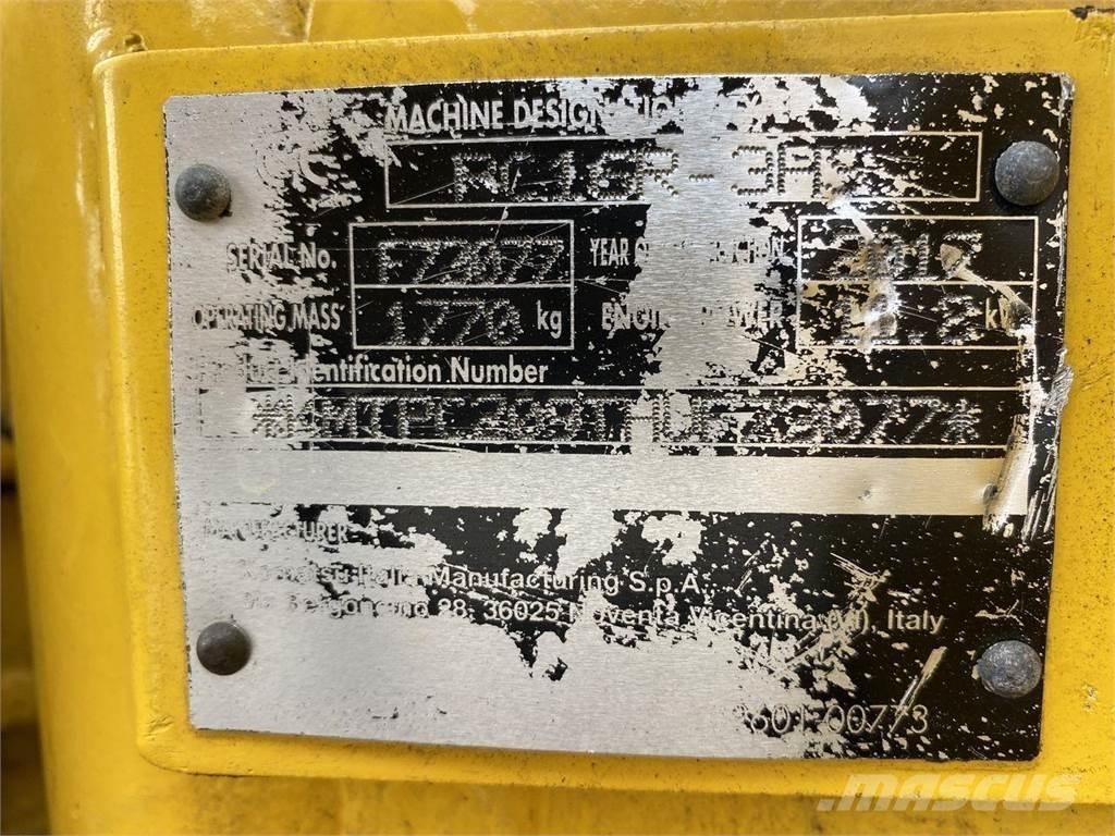 Komatsu PC16R-3HS Bageri točkaši