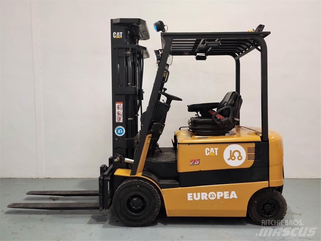 CAT EP25K PAC Električni viljuškari