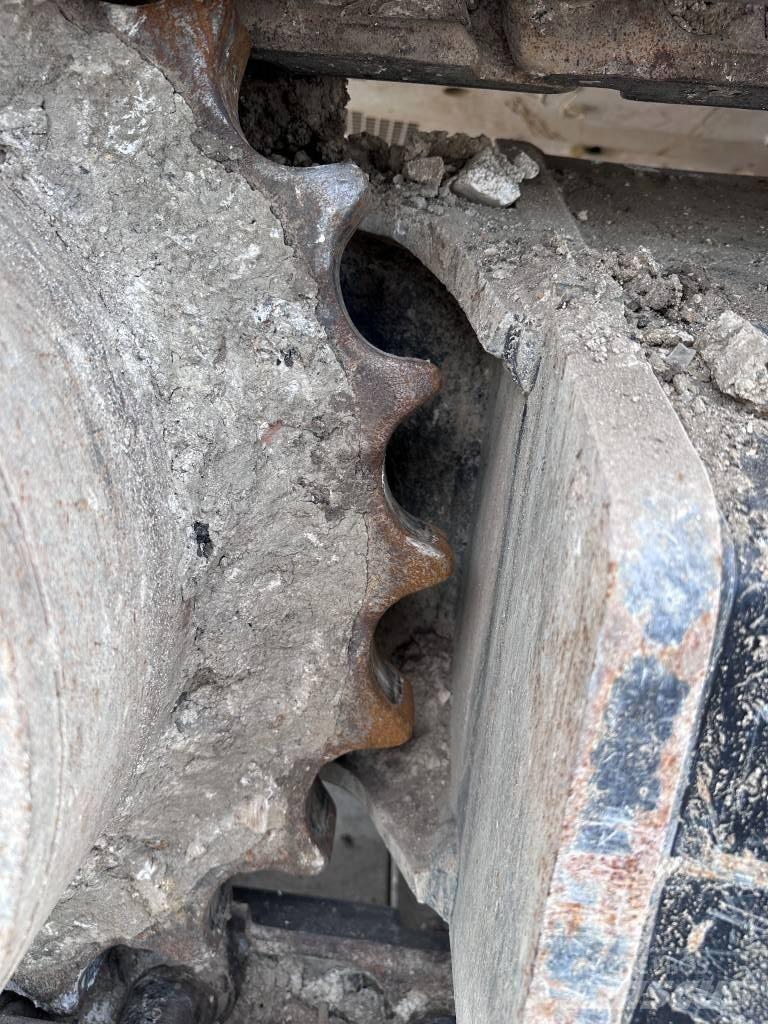 CAT 323 Bageri guseničari