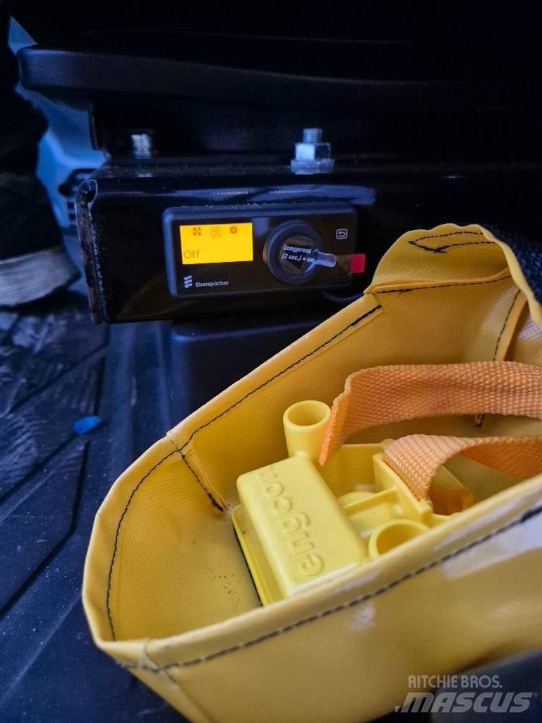 Hitachi ZX 135 US-7 Bageri guseničari
