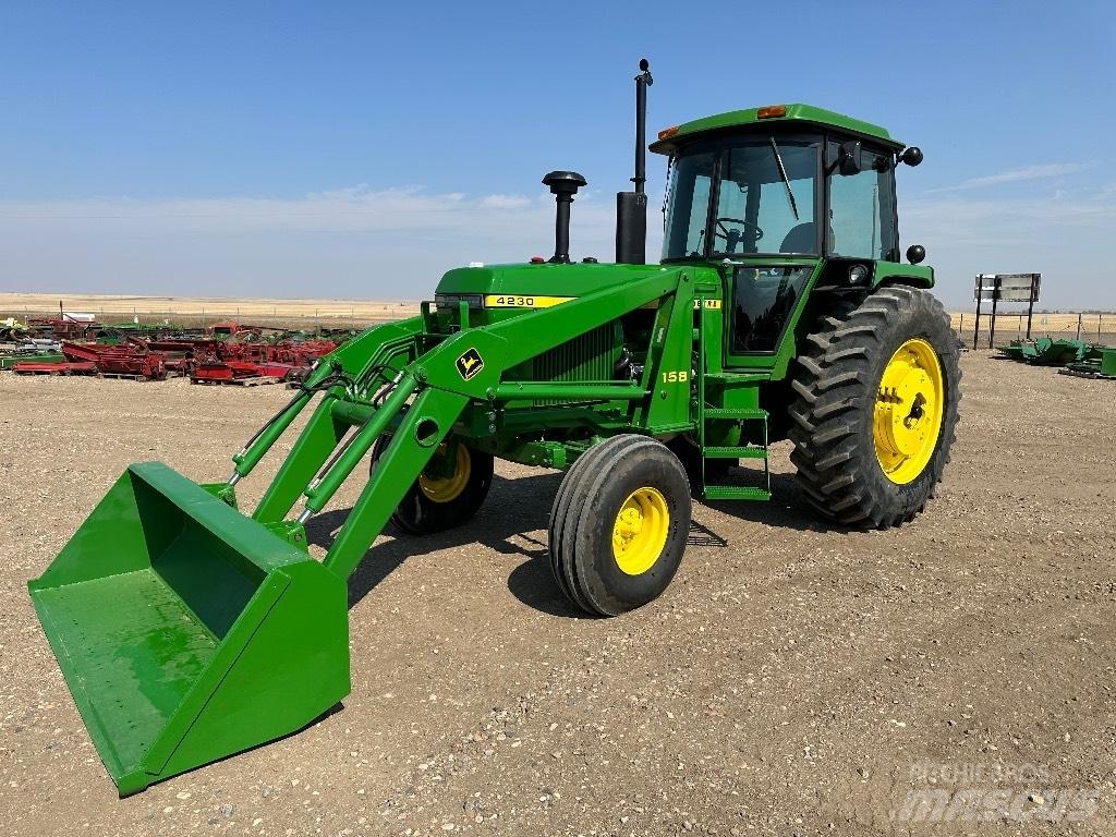 John Deere 4230 Traktori