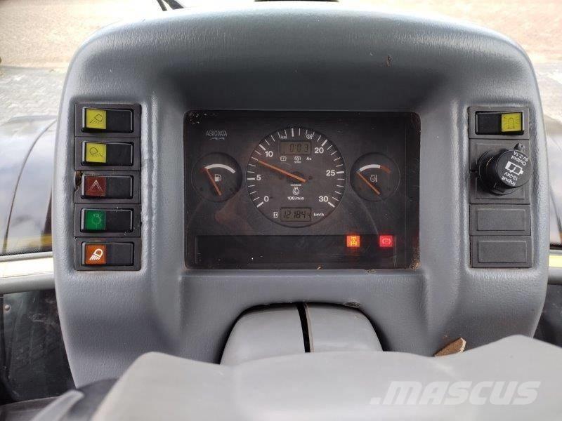 Valtra 6850 Traktori