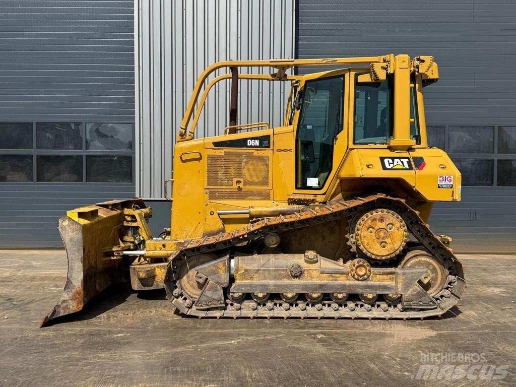 CAT D6N Buldožeri guseničari