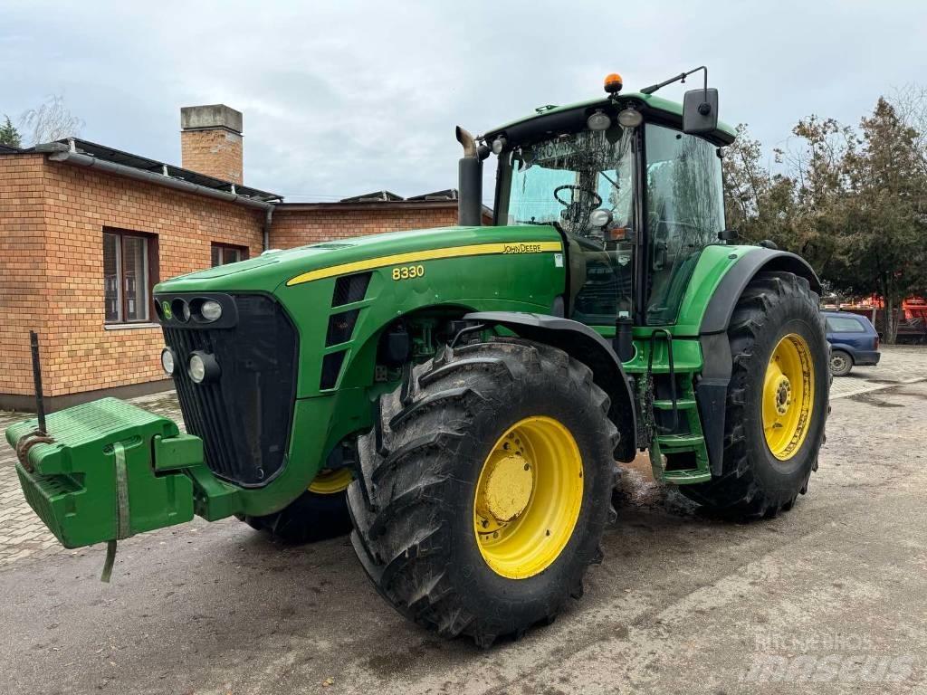 John Deere 8330 Traktori