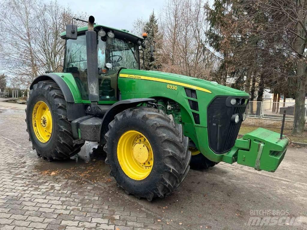 John Deere 8330 Traktori