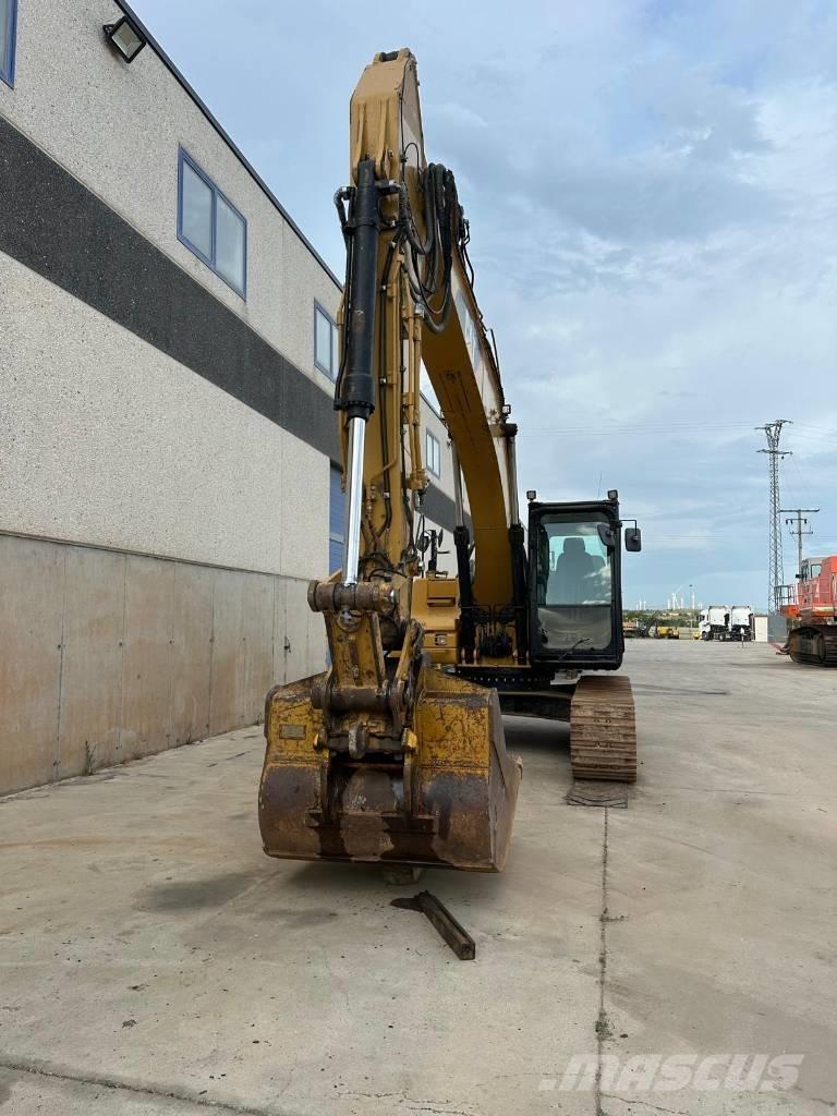 CAT 323 D LN Bageri guseničari