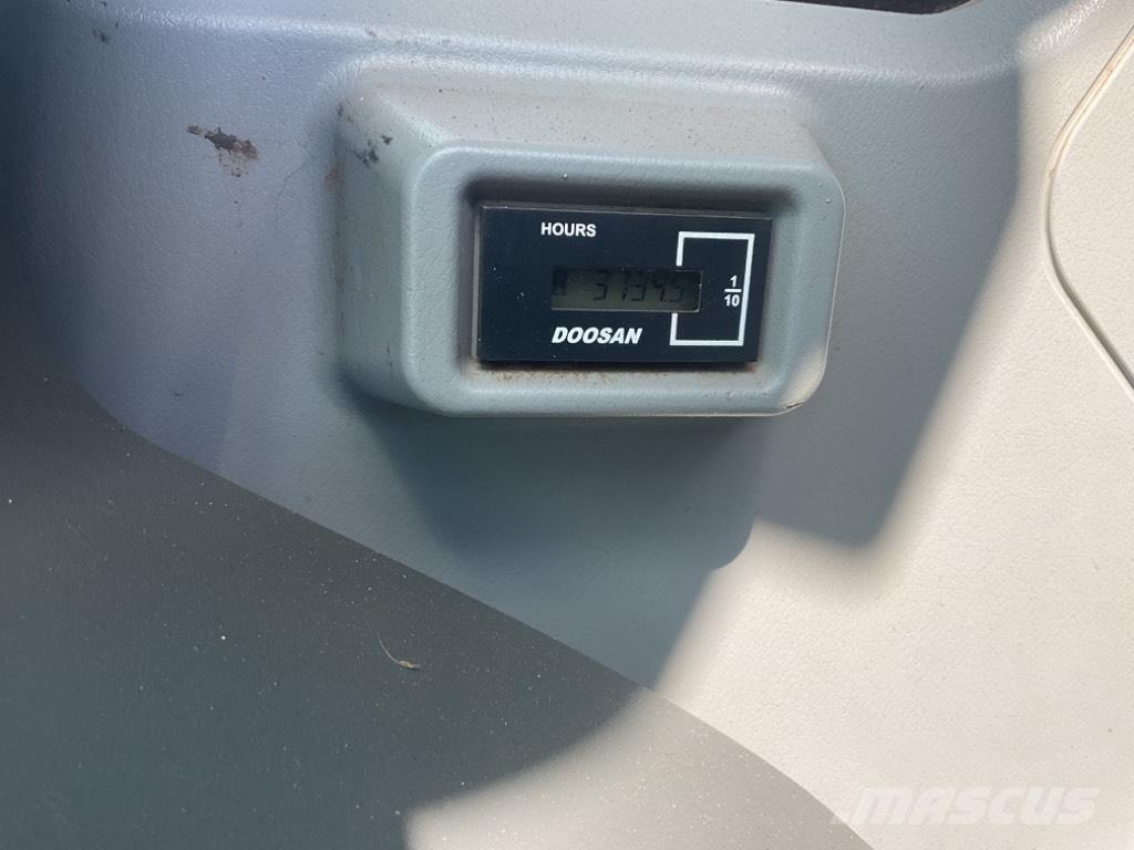 Doosan DX140LCR Bageri guseničari