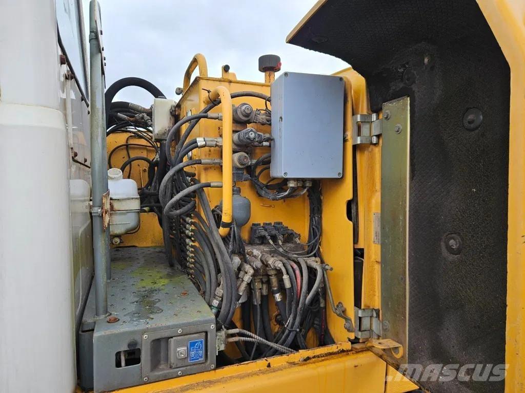 Liebherr A 314 Bageri točkaši