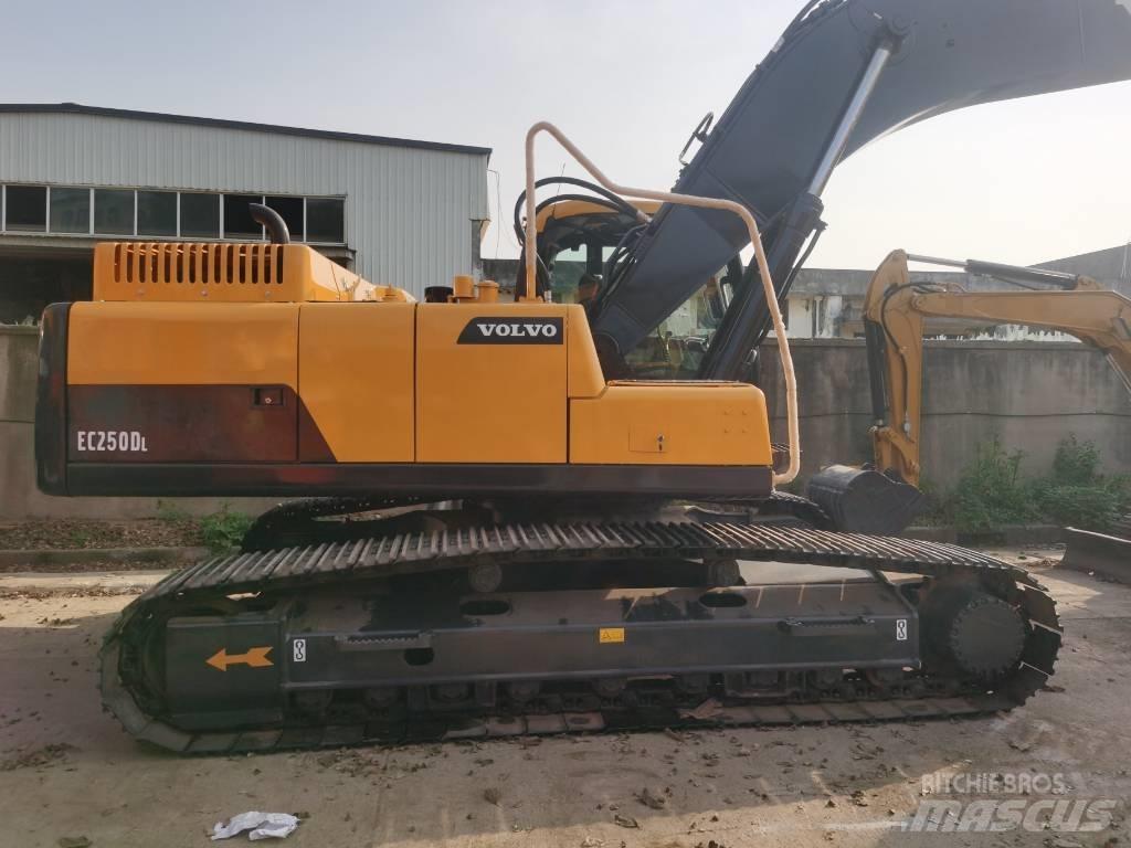 Volvo EC 250 D L Bageri guseničari