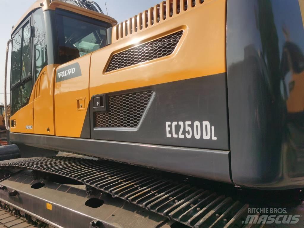 Volvo EC 250 D L Bageri guseničari