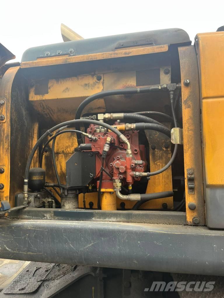 Hyundai R210W-9MH Bageri za prenos primarnih/sekundarnih sirovina