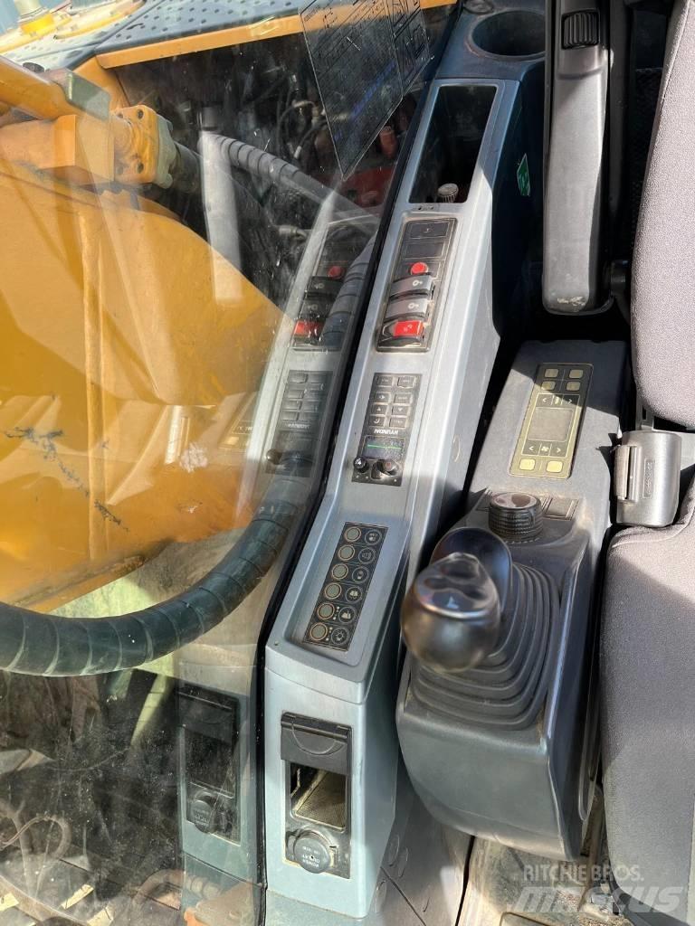 JCB JS 220 LC Bageri guseničari