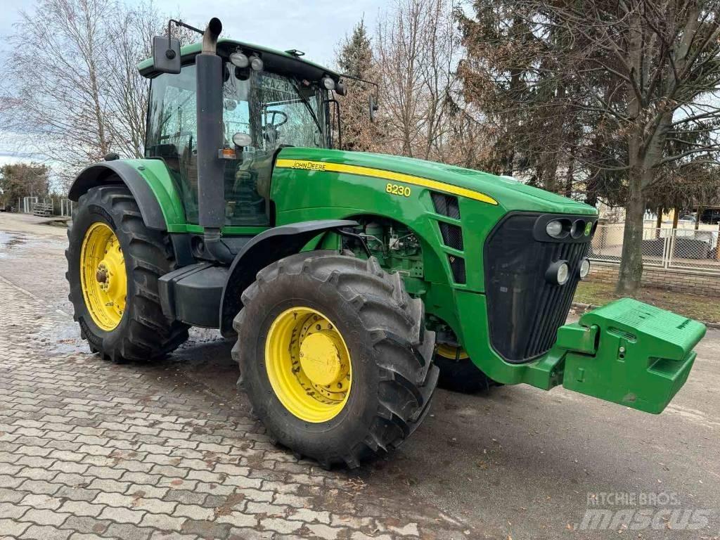 John Deere 8230 Traktori